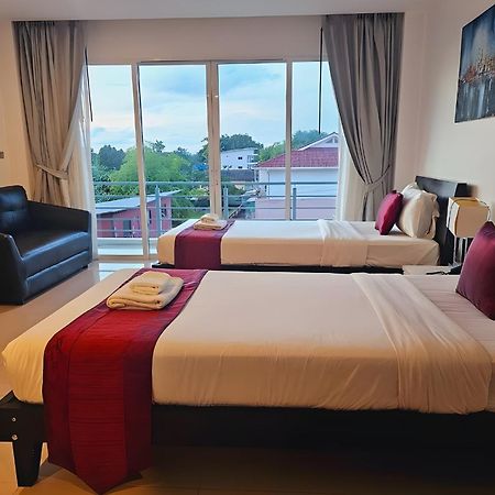 One World One Home Naiharn Hotel Rawai Esterno foto