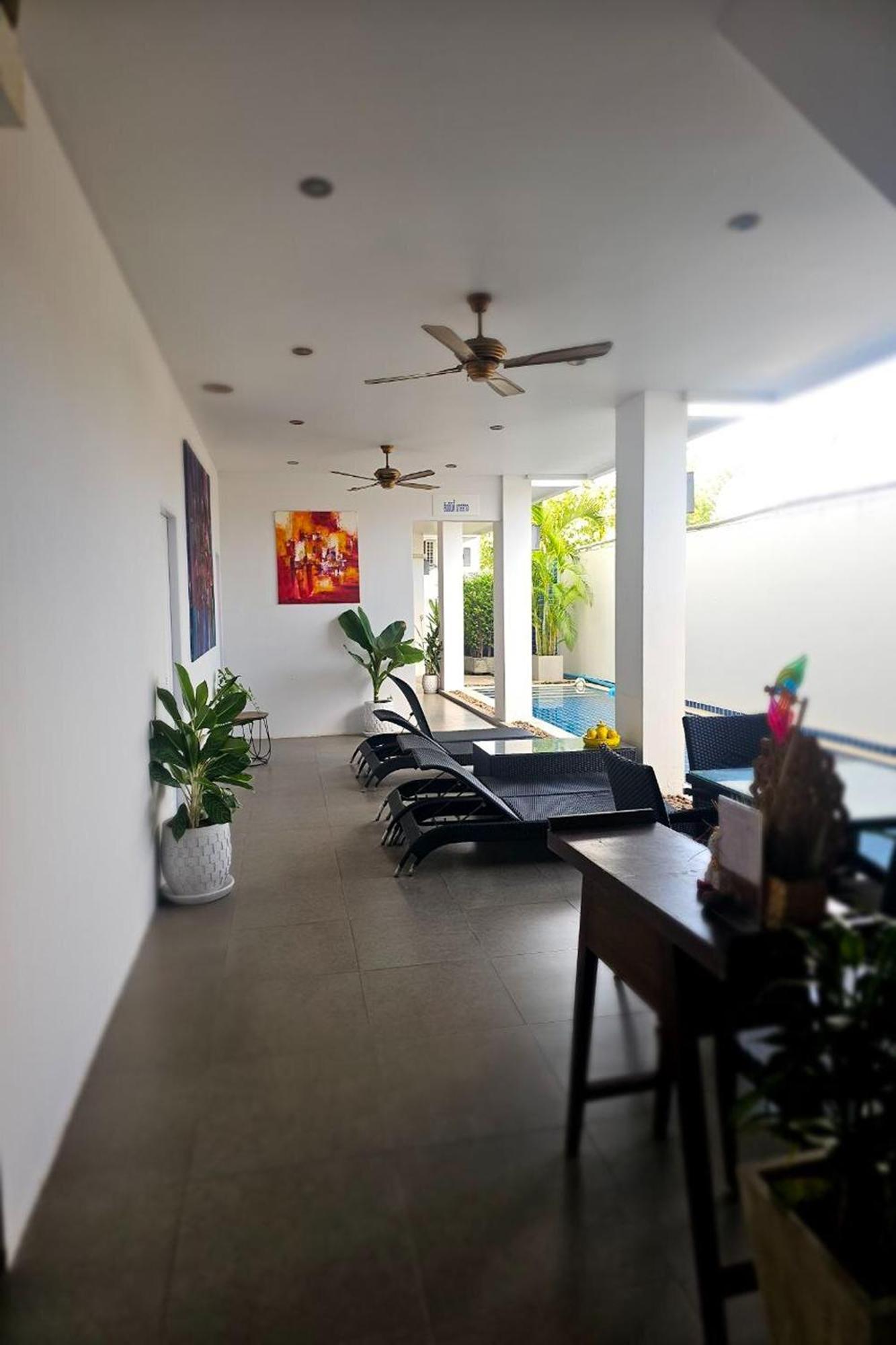One World One Home Naiharn Hotel Rawai Esterno foto