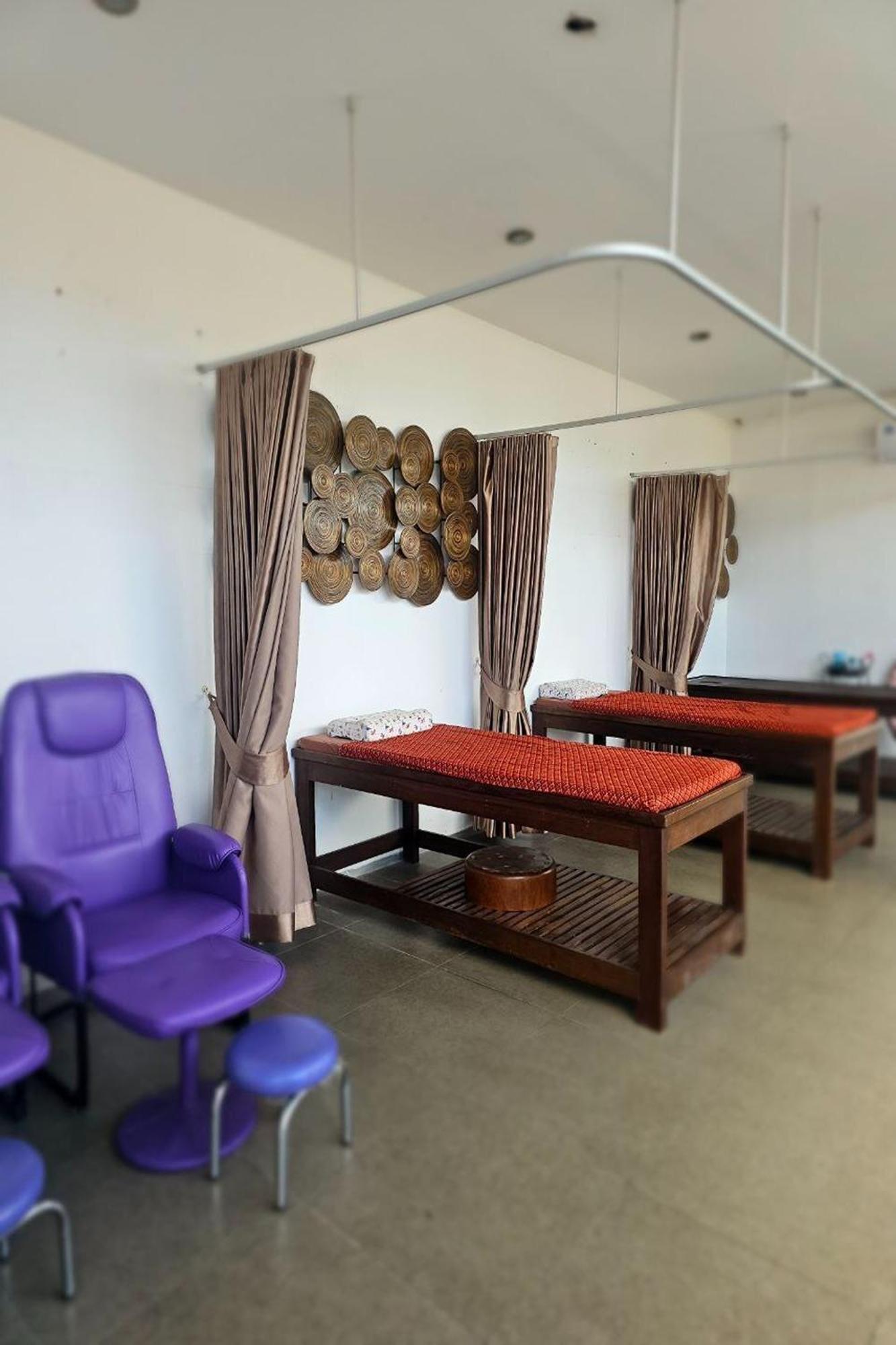 One World One Home Naiharn Hotel Rawai Esterno foto